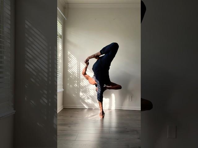 Super Soldier Pose display by creator ​⁠@CYBERYOGA #cyberyoga #supersoldierpose #flexibility #yoga
