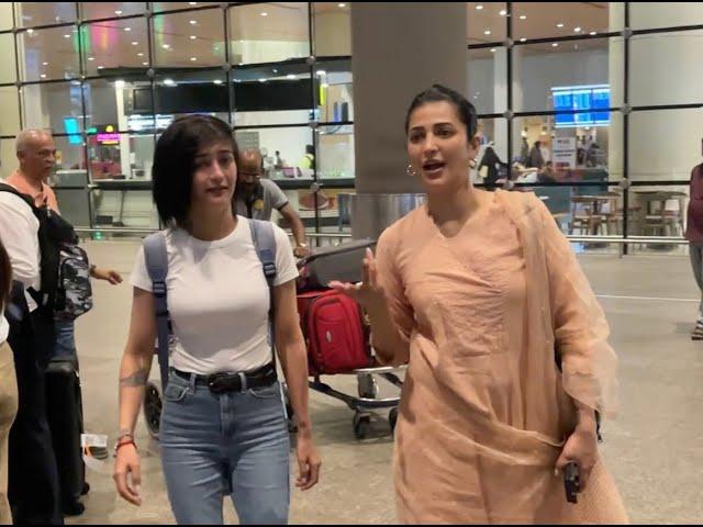 Shruti Hassan slams papps gently for bumping lady at airport