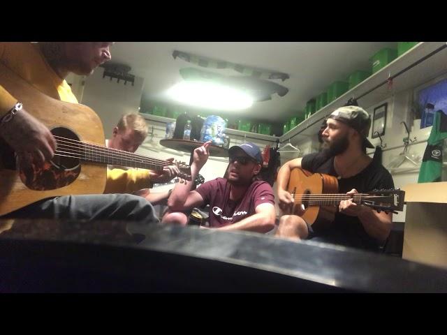 Drunk guy sing Hank Williams - Lost highway at our bluegrass jam amazing