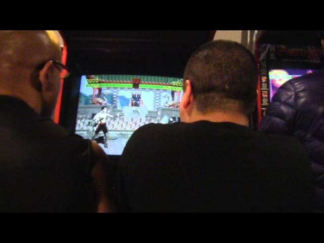 Mortal Kombat - Daniel Pesina and John Parrish Play! [HD]