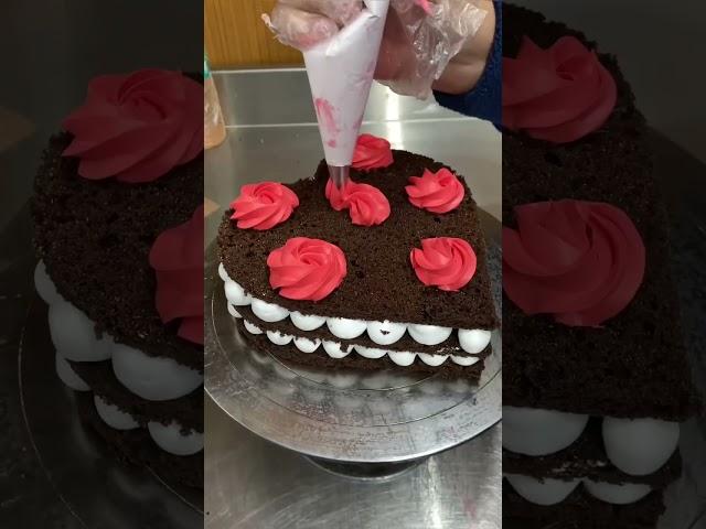 Heart Shaped Cake making #delhiicious #heartcake #cake #ashortaday #delhiicious