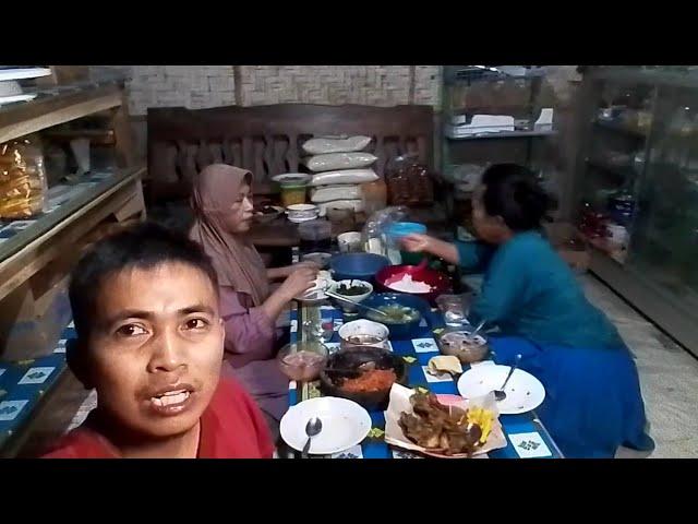 PERTAMA KALI BUKA BERSAMA ISTRI