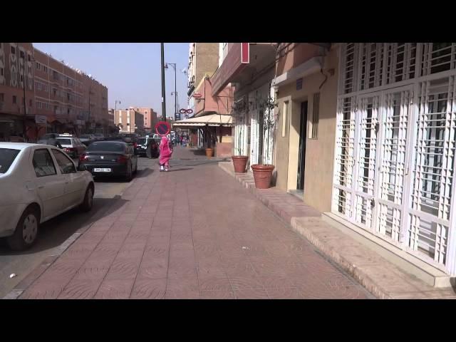 Western Sahara: "Busy" Street of Laayoune (EL Aaiun)　西サハラ：ラユーンの「繁華街」