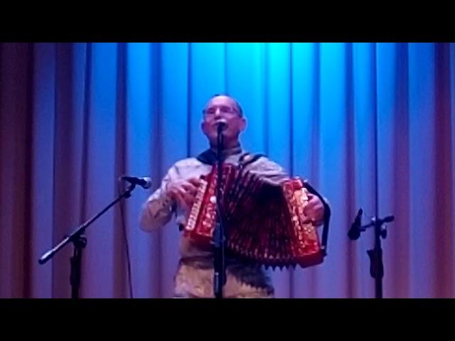 "Эх деревеньки" исполняет Рашид Зиников