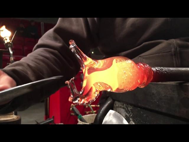 Glassblower Makes Intricate Horse Effortlessly