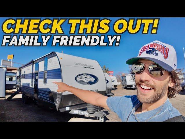 CRAZY bed setup & HUGE OUTDOOR kitchen! 2025 Forest River Cherokee Wolf Den 294GEBG RV