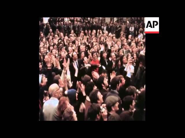 SYND 30-4-70 CHELSEA FOOTBALL TEAM ARRIVE IN LONDON AFTER FA CUP WIN