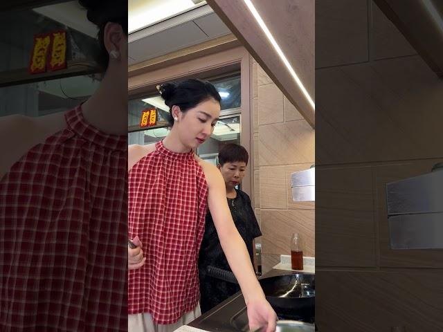婆婆教我做菜，相信我也能成为大厨！#婆媳#婆媳矛盾#夫妻#家庭搞笑
