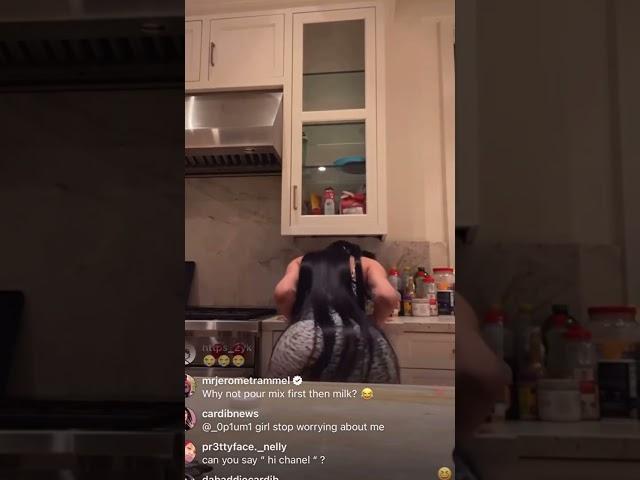 Cardi B twerking live