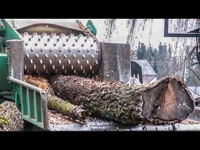 World's Dangerous Wood Chipper Machines, Fastest Modern Tree Shredder Machines and Wood Crushing