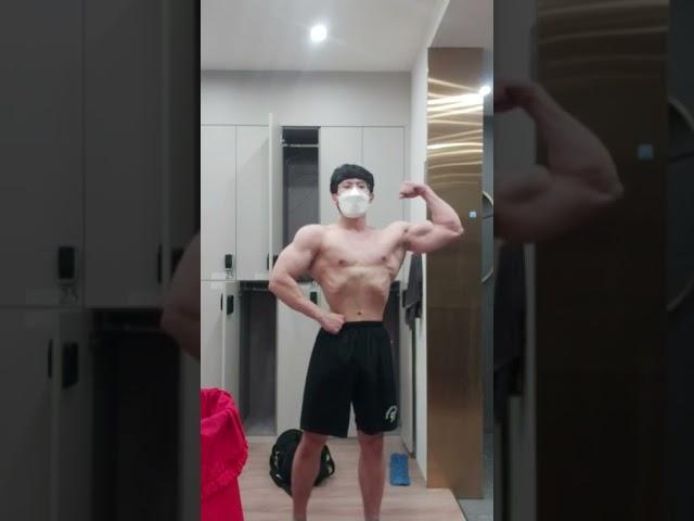 Body weight 66kg Natural bodybuilding posing