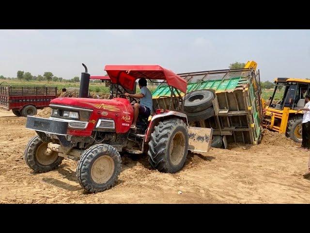 Arjun 555 Di Tractor filled with soil overturned, it was saved with great difficulty from the JCB