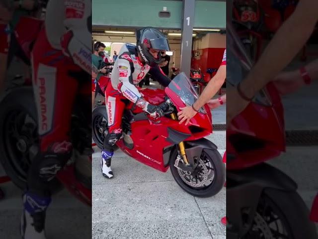 Jorge Martin trains with the Panigale V4 S