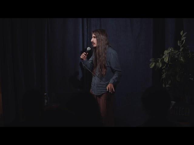 Deniz Göktaş Stand up - Vegan