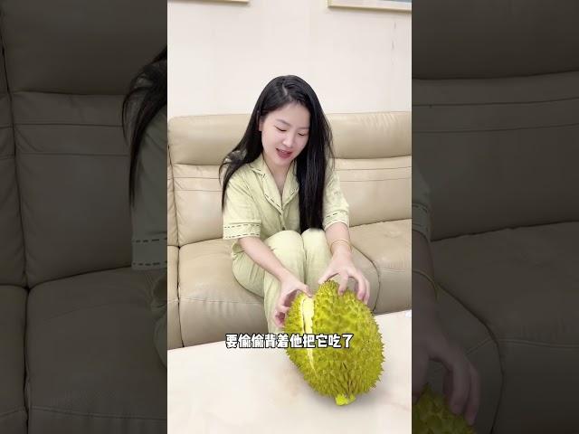 大半夜偷偷背着儿子吃榴莲 #萌娃搞笑日常