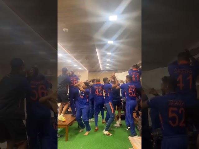 TEAM INDIA FUNNY VICTORY DANCE | SHIKHAR DHAWAN, KULDEEP AND SIRAJ DANCE 