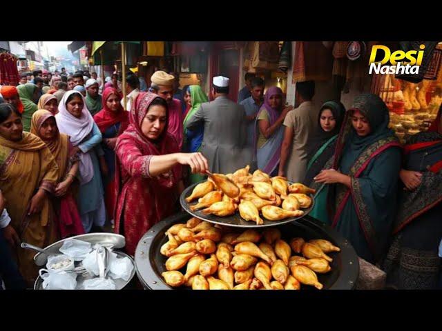 INDIAN STYLE CHEAPEST DESI SAAG PARATHA | ROAD SIDE BEST ALOO SAAG PARATHA IN LAHORE