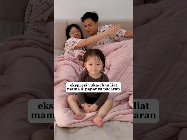 ekspresi yuka-chan liat mama dan papanya pacaran! #bayilucu #yuka #family #baby #comedy #prank