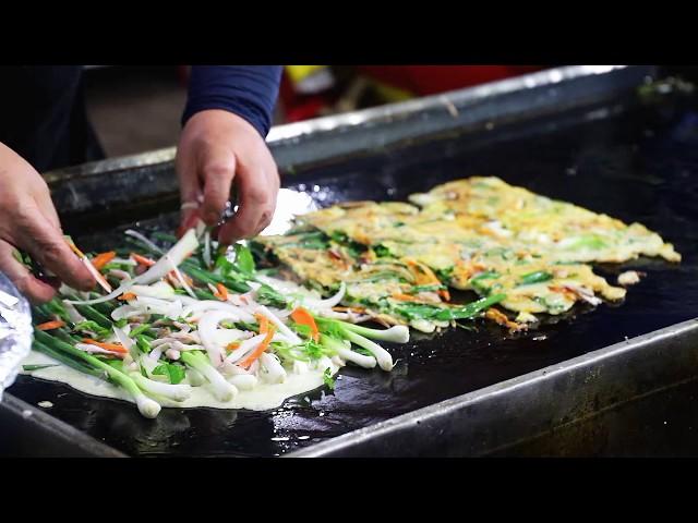 해물파전 / Haemul Pajeon / Seafood and Green Onion Pancake / Korean Street Food