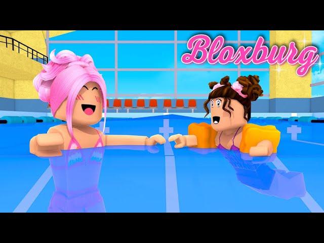 Baby Bloxy First Swimming lesson - Bloxburg Family Roleplay