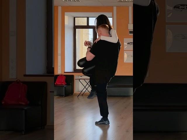 Street Tango Improvisation. Павел Собирай и Анна Шустова. #neotango #dance #tangonuevo #dancer