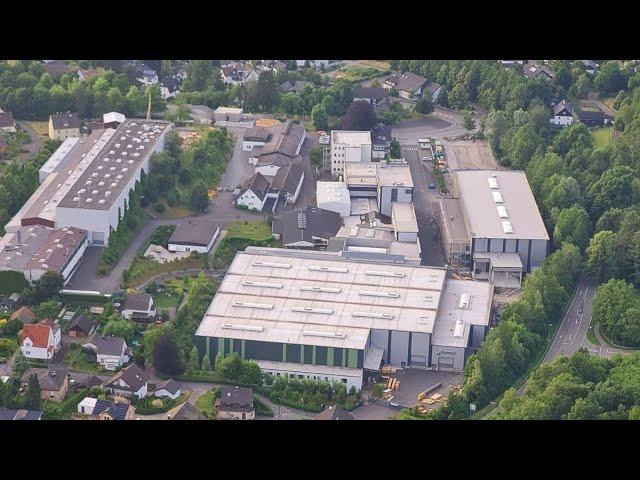 The construction of the new assembly hall at the headquarters of Kampf Schneid- und Wickeltechnik.