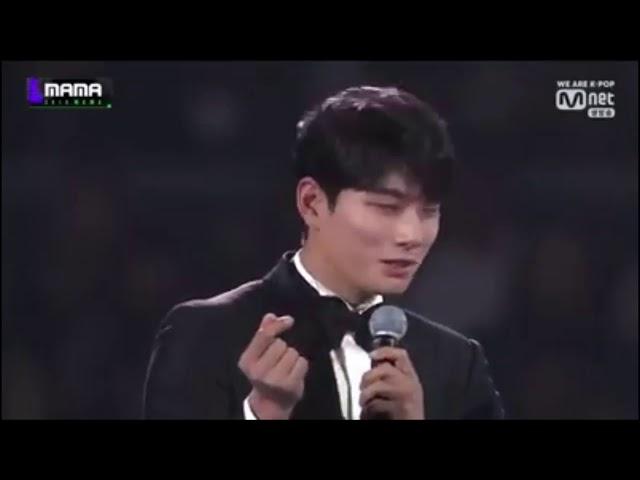 Lee Yi-kyung asked Jin to give heartu at MAMA event in Japan