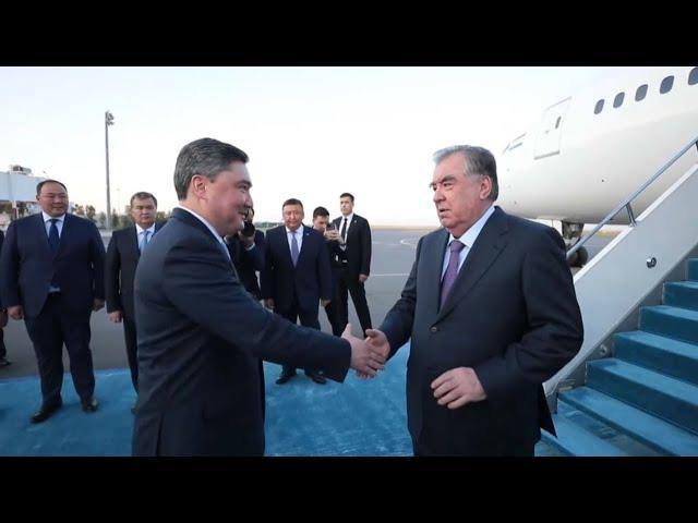 Олжас Бектенов встретил президента Таджикистана