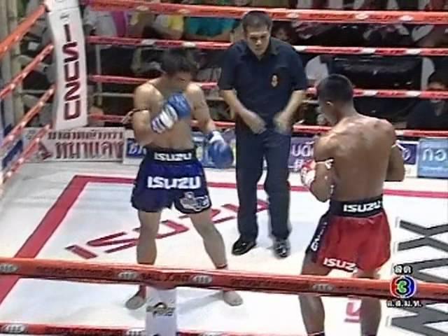 Professional Muay Thai: Simanoot Sor. Sarinya vs Singsuriya Mor. Ratanabandit - Part 1