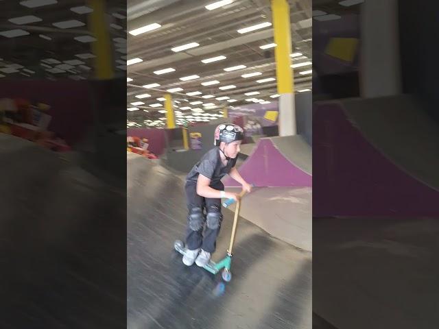 New(OPPO BAR)#scooter #ez #helmet #shoes  @SPRPRK #skatepark