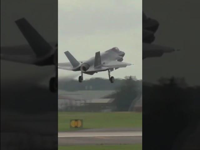 Ridiculously Low Level Flying RAF Lakenheath Fighter Jets