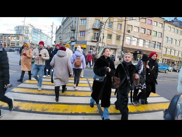 Снегурочки в кабриолетах удивили Калининград. Воскресный город перед Новым Годом