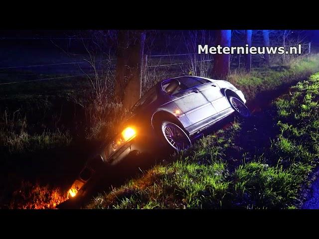 Auto de sloot in Papenvoort