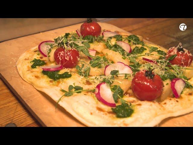 Knuspriger Flammkuchen aus der Obermühle Görlitz: Spargel, Bärlauch-Pesto & Tomaten #food #backen
