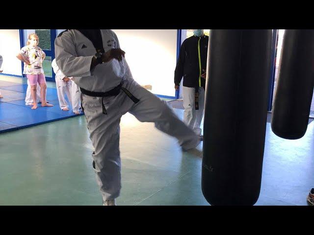 taekwondo.  cardio, gainage et technique