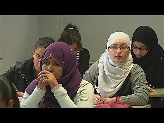 Во французских школах запретили ношение абайи