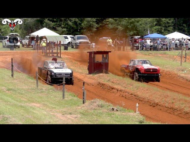 HIGH HORSEPOWER MUD TRUCK RACING IN MILTON FLORIDA