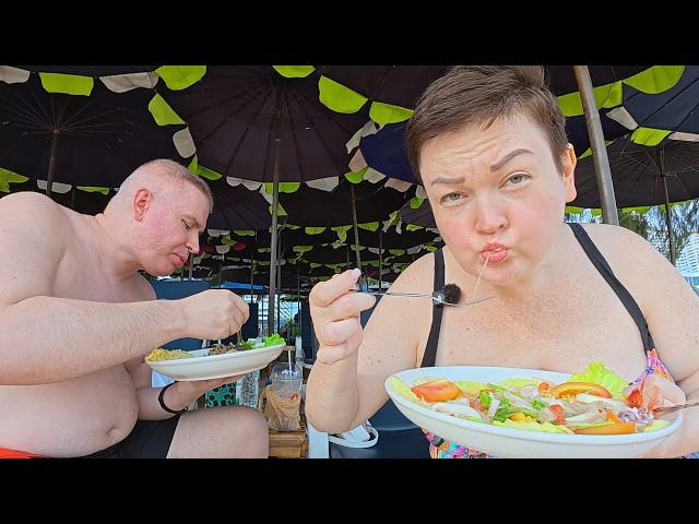 Мукбанг ШИКУЕМ на пляже в Паттайе! ОБЪЕДАЕМСЯ морепродуктов на море в Таиланде как НЕ В СЕБЯ! Влог