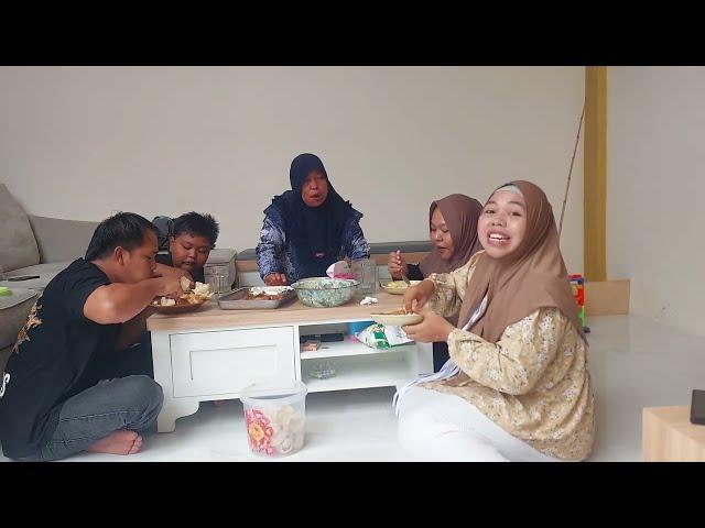 Makan diperumahan Bersama Tina XL dan Christa XL