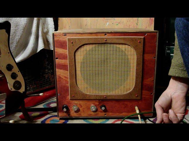 SoaringTortoise Electronics Philco-fonic Phive Rustic Woody tube guitar amp.