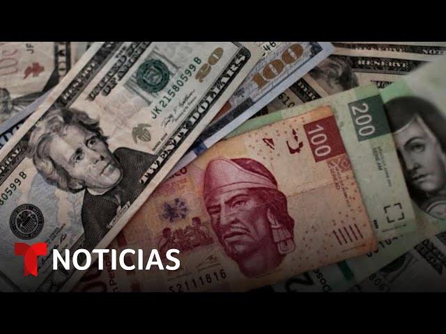 El desplome del peso angustia a quienes viven en México y alivia a los que no | Noticias Telemundo