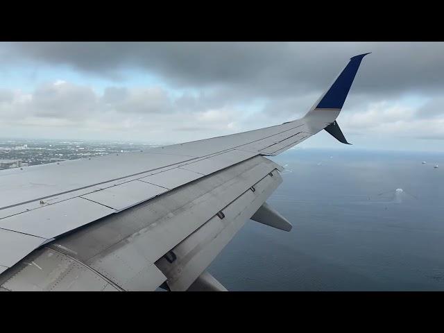 United Airlines Boeing 737-800 Landing in Ft. Lauderdale