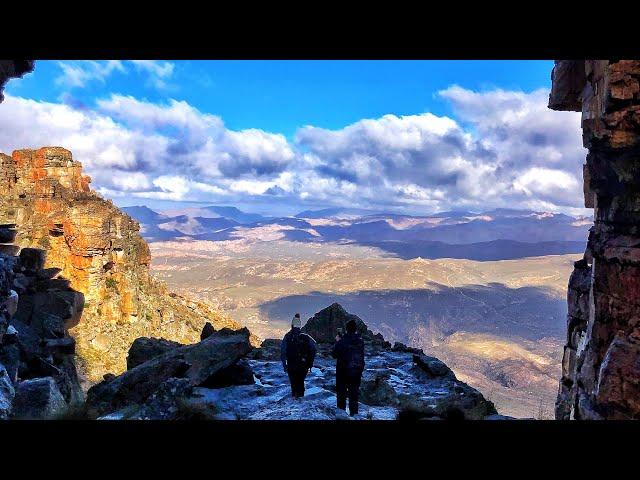 Cederberg- Wolfberg cracks and Maltese Cross