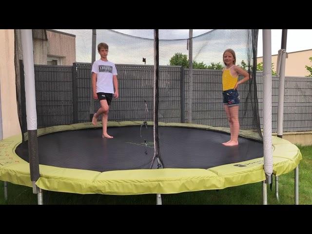 Yes man challenge dans le trampoline battle contre mon frère à mourrir de rire