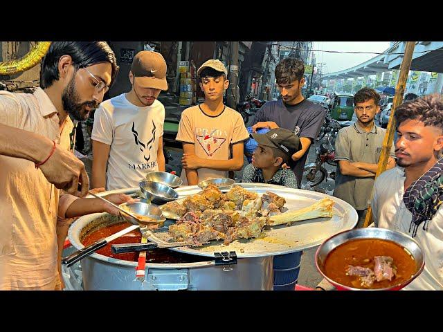 ROADSIDE BEST CHEAPEST HAFIZ BONG PAYE NIGHT STREET FOOD IN LAHORE - PAKISTAN FOOD STREET