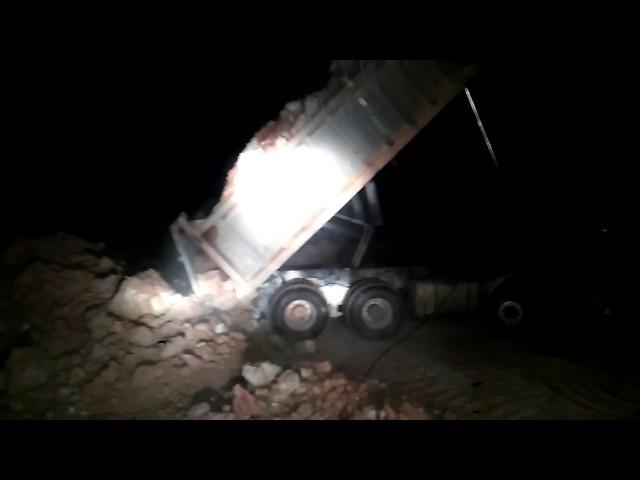 Разгрузка самосвала Scania