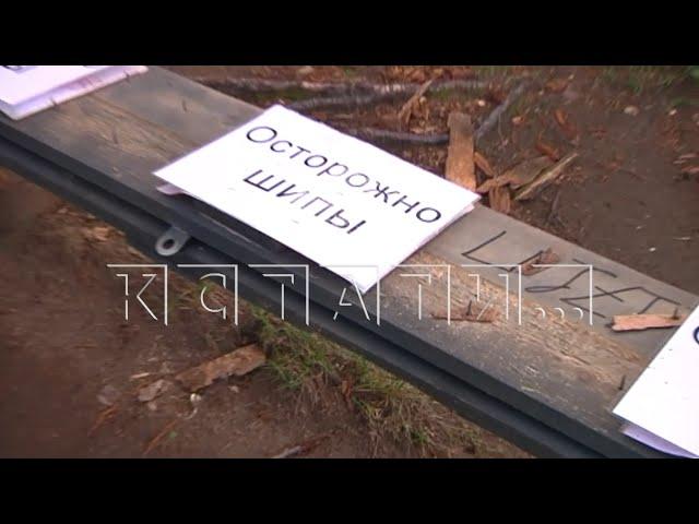 Лавку с пиками точёными установили в Автозаводском дворе для борьбы с маргиналами