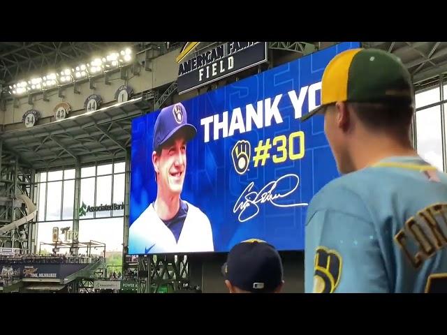 Brewers fans boo loudly during Craig Counsell thank-you video before game vs. Cubs in Milwaukee