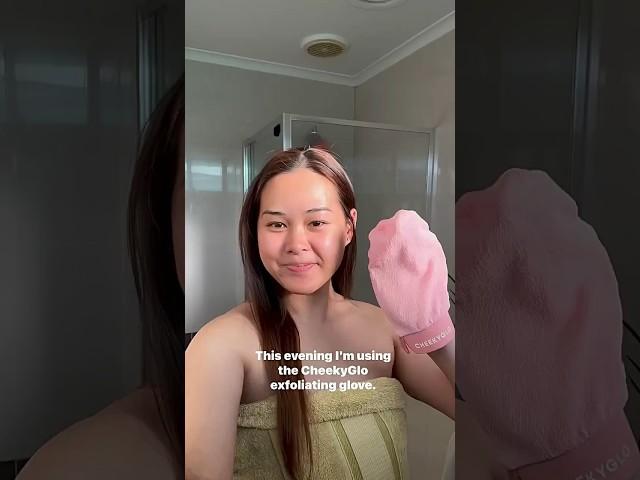 Review of the viral exfoliating glove (the CheekyGlo exfoliating glove)