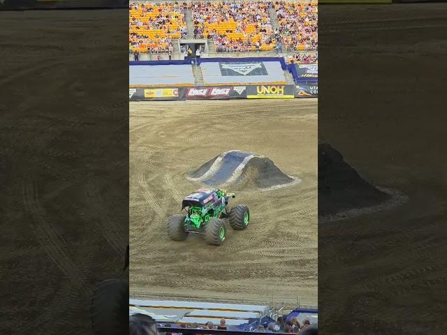 Grave Digger going for a spin!  #truckdriving #monsterjam